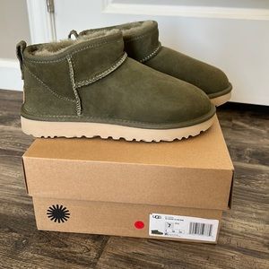 Brand new UGG ultra mini. women’s size 7.